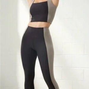 MAKE AN OFFER - DONATING SOON. Abercrombie YPB sculptLUX square neck workout top